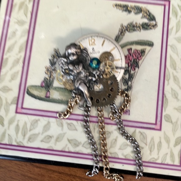 Vintage brooch - angel and made with parts from watch - Picture 5 of 8
